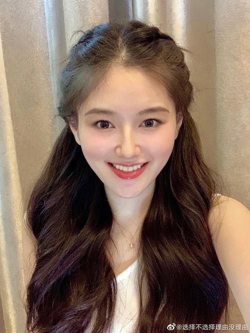 网红吃瓜情侣是谁啊,他们的甜蜜瓜田故事