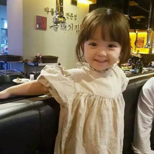 吃瓜小女孩网红萌娃头像,可爱头像引关注