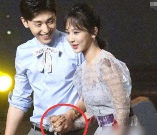 网红驯鹿吃瓜是真的吗还是假的,真相揭秘，是炒作还是真实事件？