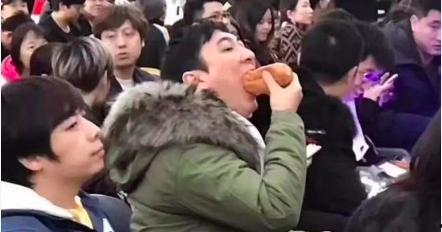 网红吃瓜搞笑场面