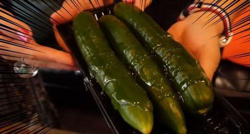 网红吃童瓜,趣味食光引发网友热议